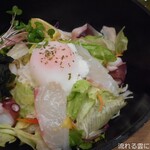 うどん居酒屋 海士麺蔵 - 明石海鮮バジルサラダ