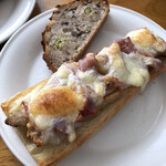 レジニシエ - エリンギ、ごぼう、生ハム、チーズでタルティーヌを作ってみました。