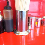 ラーメン二郎 - 卓上調味料