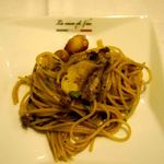 自宅で取れたにんにくは、新鮮で柔らかい。肝白ワインソースをたっぷり含んでいて美味しい