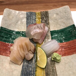 曙橋 かず - 軽めのコース５５００円。ヒラメ、アオリイカ、みる貝。どのタネもとても美味しかったです（╹◡╹）。ヒラメが、鮮度、旨味とも十分で、特に良かったです（╹◡╹）（╹◡╹）