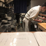 曙橋 かず - カウンターからの景色。