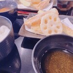 天ぷらとワイン 小島 - ご飯、あさりの味噌汁、漬物がつきます