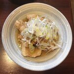 酒菜家　おあじ - 油淋鶏定食
            
            んんんーーータレが薄いのにオイリー。
            
            味付けアブラで食ってる感じだなぁ。
            
            
            
            
            甘からず 辛からず・・・美味からず。
            
            
            
            
            
            
            