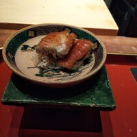 初音鮨 - 蒸さずに焼いた鰻。焼きが悪いのか 品が悪いのかわからんが、脂がくどい。