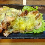 もつ焼 まるい - フォルマッジョチキンステーキ