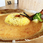 curry 冬椿 - ココナッツミルクが入ったスパイシーエスニック