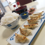 評判いいよ～ - 料理写真:餃子定食