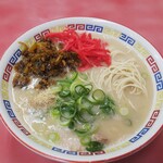 とんとん - ラーメン(税込)700円 に高菜、紅生姜、すりごま　トッピング(2021.01.30)