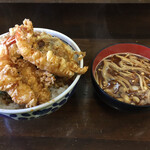 Omochikaeri Tendon Tamaki - 上天丼大盛り800円　味噌汁50円