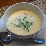 海鮮フランス料理 尾野 - このスープは大分美味しかったです♪
            