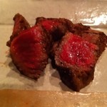 炭火割烹 蔓ききょう - 5000円近江牛コースの肉アップ