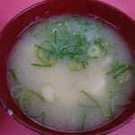 一楽ラーメン - 味噌汁、シンプルで好きです。