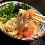 丸亀製麺 - 玉子の餡と明太子が程よく絡みます