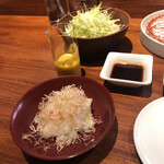 銀座かつかみ - お新香、キャベツと自家製ドレッシング