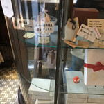 村上開新堂 - 店頭の様子