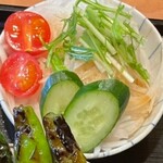 炭火やきとり 一 - ◆サラダ◆♪
                                （玉ねぎ・キュウリ・プチトマト・水菜）♪
