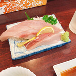 居酒屋樽八 - はまち刺し(¥680)