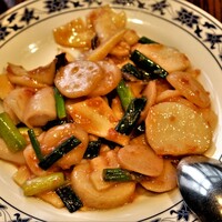 横浜中華街 重慶飯店 本館 - ホタテとイカの紅麹炒め