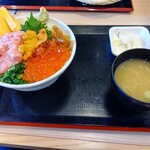 Gatten Shokudou Ooshimaya - 【2021.1.30(土)】贅沢3色丼(並盛)1,815円