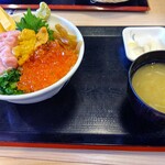 Gatten Shokudou Ooshimaya - 【2021.1.30(土)】贅沢3色丼(並盛)1,815円