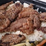 ほっともっと - カットステーキ重のカットステーキ