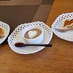 茶寮 吉芳 - デザートは三種類の中からセレクト。本日はアップルパイorあんこと芋のパイorチョコレートプリン