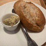 馳走2924 - 【写真④】フランス産ボルディエバター（海藻入りバター）とパンのセット