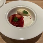 馳走2924 - 【写真⑧】バニラアイス・いちごのコンポート・ココナッツミルクのムース