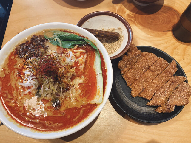 人形町 四川坦々麺 赤い鯨 赤坂の人気店が人形町に 濃厚で粘度の高いスープが美味しい By くわぞお 四川担々麺 赤い鯨 人形町店 人形町 担々麺 食べログ