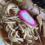 あじ福	 - しょうゆラーメンの麺をアップで