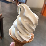 木かげのカフェ - カマンベールチーズソフトクリーム コーン