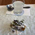 ピアット スズキ チンクエ - ノドグロ焼物にオリーブオイルのパウダー
      　蕪の冷たいスープ