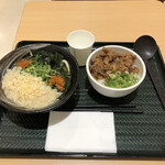 Hanamaru Udon - わかめうどん(小)と牛肉ごはんのセット