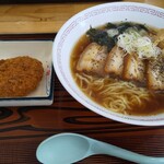 樹海 - チャーシュー麺(醤油)とコロッケ