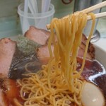 ラーメン丸仙 - マイルドなかえしの効いた醤油スープが絡んどります(＾ω＾)