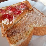 喫茶レストラン　フラミンゴ - 半分はバター、半分はバタージャム・・