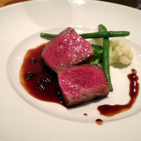 シャンパン食堂 - お肉を選んだ人はなにわ黒牛外ヒラのロティ