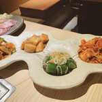 東京苑 - キムチ4種