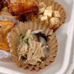 アルプスごはん - おつまみセット(¥1,000) 伊那谷の田舎蒟蒻と赤水菜×えのき、しめじのなめたけ