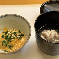 神楽坂ささ木 - 右： 酢飯にあん肝　あん肝の濃厚な味に酢飯の味が重なり、とても円やかな味わいに、胡麻の香りと食感が良いです♪　右：鱈の白子の生姜あんかけ　生姜の香りと味わいが、熱々の白子と共にスーッと身体に流れ、気持ちも身体もポッカポカ、冬の温活にもってこいです(^^♪