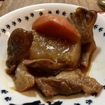 ミー太郎 - 肉ひとつ食べた状態の「牛スジ大根煮」400円也。