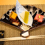 京橋 鮨 岩さき - 前菜：蛸の旨煮・南瓜のふくめ煮・蕪と蕗の炊き合わせ・大トロ