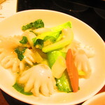 黄鶴 - ランチ小皿定食　２８００円（税込）のイカと青梗菜の塩味炒めのアップ【２０２１年１月】