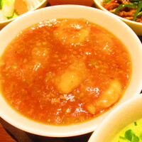 黄鶴 - ランチ小皿定食　２８００円（税込）のエビのチリソース煮のアップ【２０２１年１月】