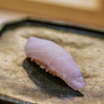 いしまる - "雲紋石斑魚（くゑ）"の炙（あぶ）り、百八十一匁（≒6.8kg）