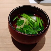 匠 進吾 - 先付けは温かいお出汁に青柳と芹