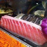 たつみ寿司 - 目の前のネタケースに誘惑されます(*~ρ~)