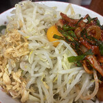 ラーメン二郎 - ラーメン（780円）＋汁無し（100円）＋ニラキムチ（100円）、ニンニクコール