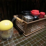 げんこつらぅめん 屋台や - 卓上備品の様子。